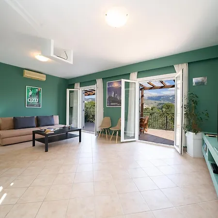 Cinema Themed House In בית נופש *